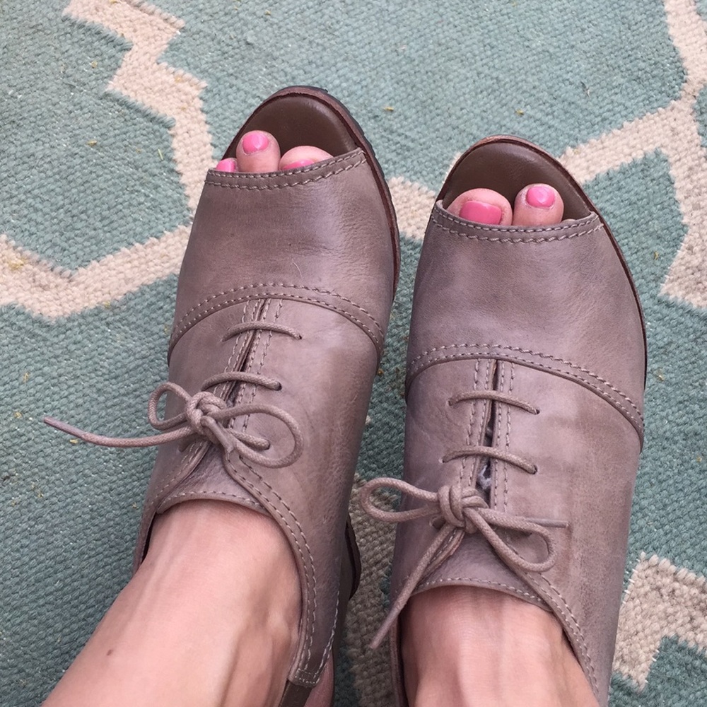 Peep toe platforms - Picture 4 of 5
